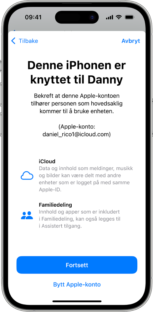 En iPhone viser Apple-kontoen som er knyttet til enheten og informasjon om funksjoner for iCloud og Familiedeling som kan brukes med Assistert tilgang.