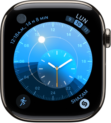 La carátula Dial solar con un dial redondo que indica la posición del Sol. Un dial interior muestra la hora de forma analógica. Se muestran cuatro complicaciones: Luna en la esquina superior izquierda, Calendario en la esquina superior derecha, Entrenamiento en la esquina inferior izquierda y Buscador Musical en la esquina inferior derecha.
