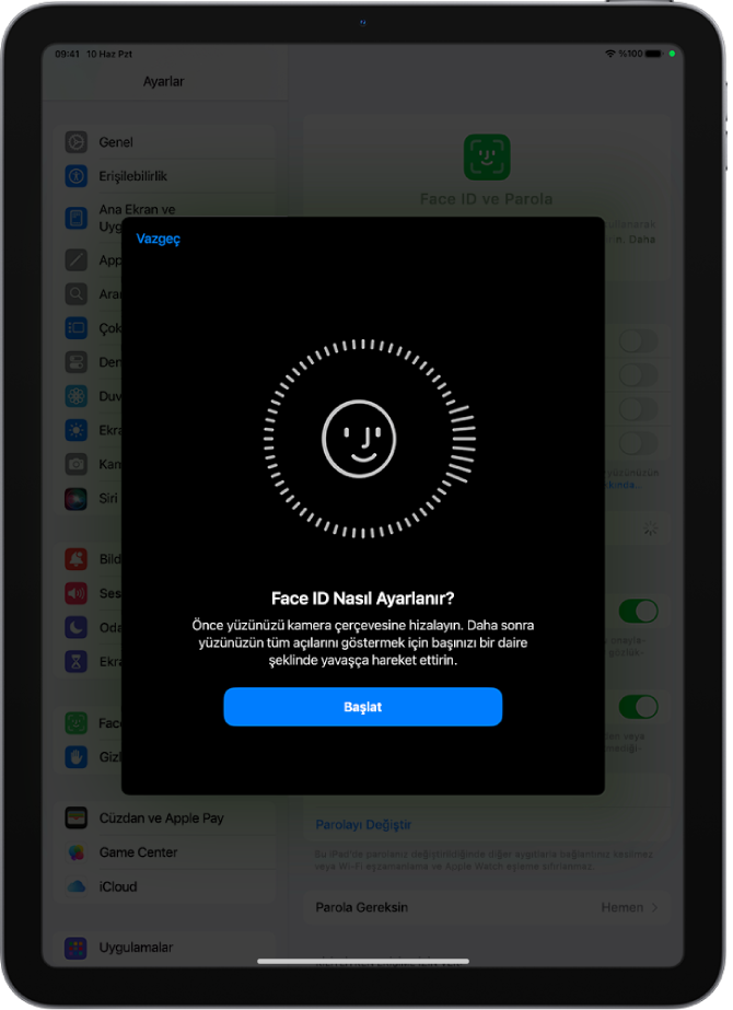 Face ID tanıma ayarlama ekranı. Ekranda, daire içine alınmış bir gülen yüz gösteriliyor. Altındaki metin, kullanıcıya daireyi tamamlamak için kafasını yavaşça hareket ettirmesini söylüyor. Ekranın alt tarafında Başla düğmesi görünüyor.
