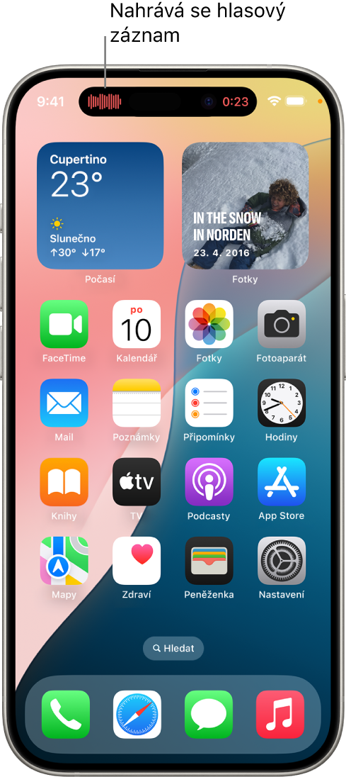 Plocha iPhonu 14 Pro s indikací živého nahrávání hlasového záznamu na panelu Dynamic Island u horního okraje obrazovky